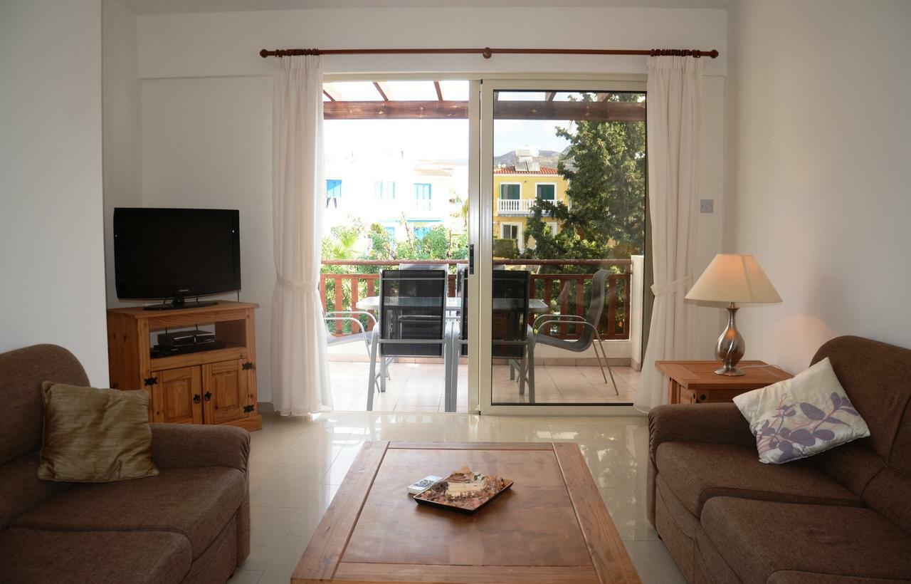 Top Floor, 2 Bedroom Apartment Vanessa D204, Free Wifi, Village View Peyia Oda fotoğraf