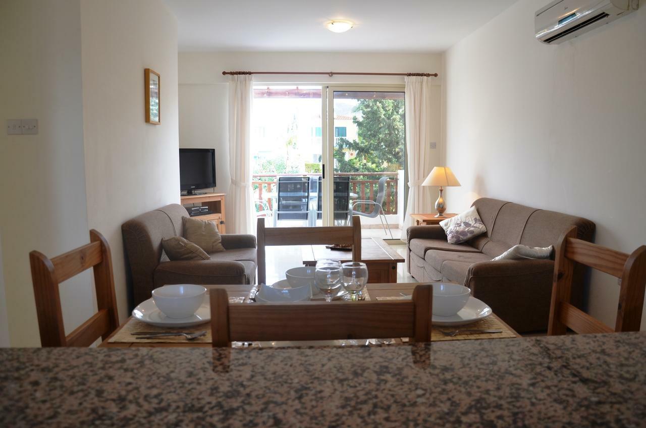 Top Floor, 2 Bedroom Apartment Vanessa D204, Free Wifi, Village View Peyia Oda fotoğraf